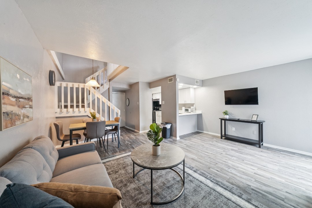 Vista Buena 2-180 · Unit 1/1