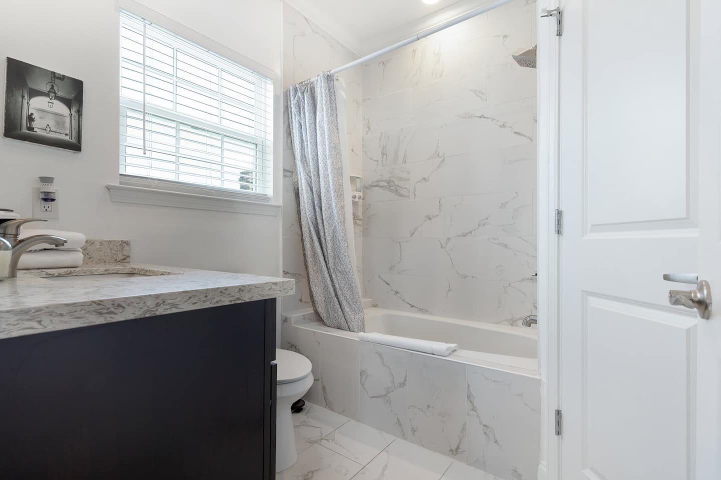 Ensuite Bath and shower to the right (not shown in photo)