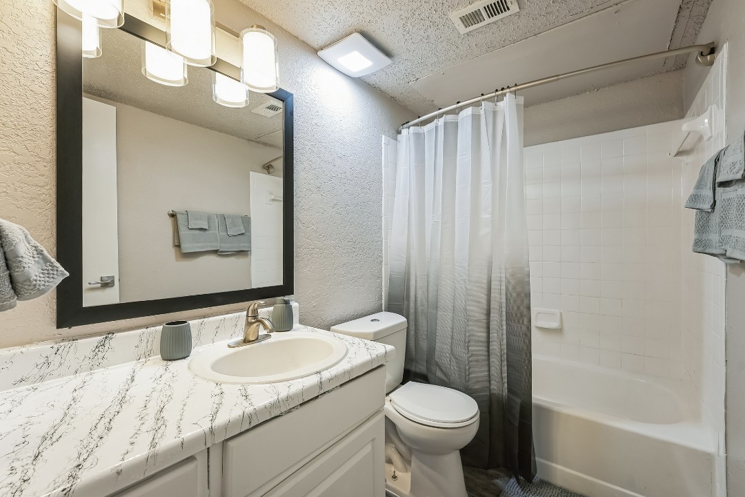 The Landry · Unit 326 2/2