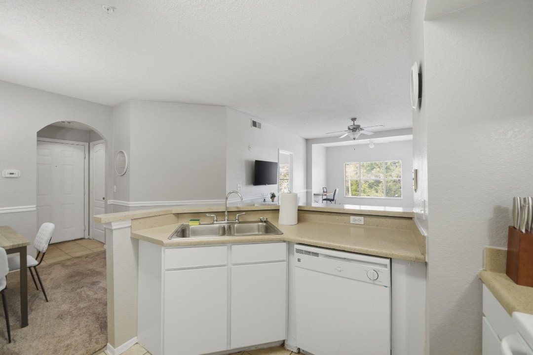 Avenue · Unit at Winter Springs 27-307 2/2