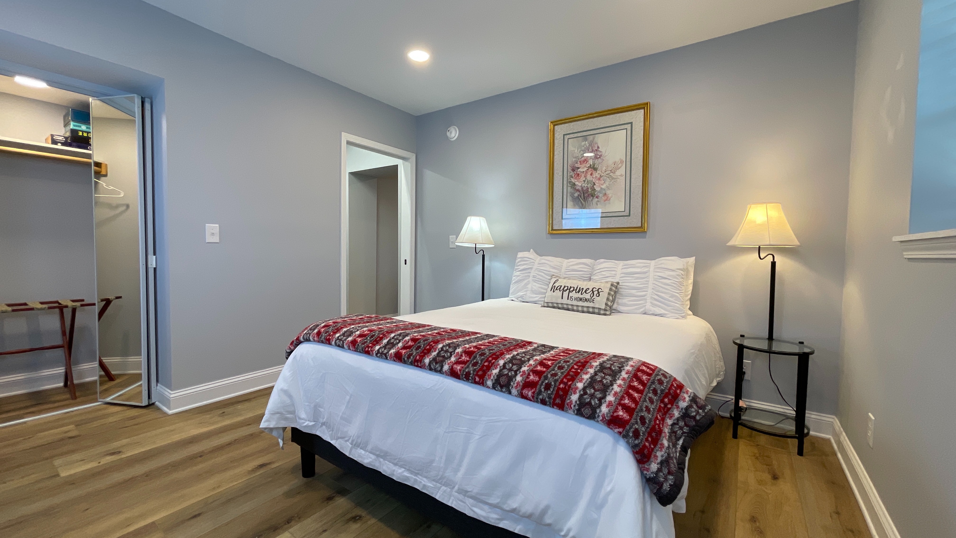 Cozy 2BR Near Casino | Queen Beds & Free Parking photo 2