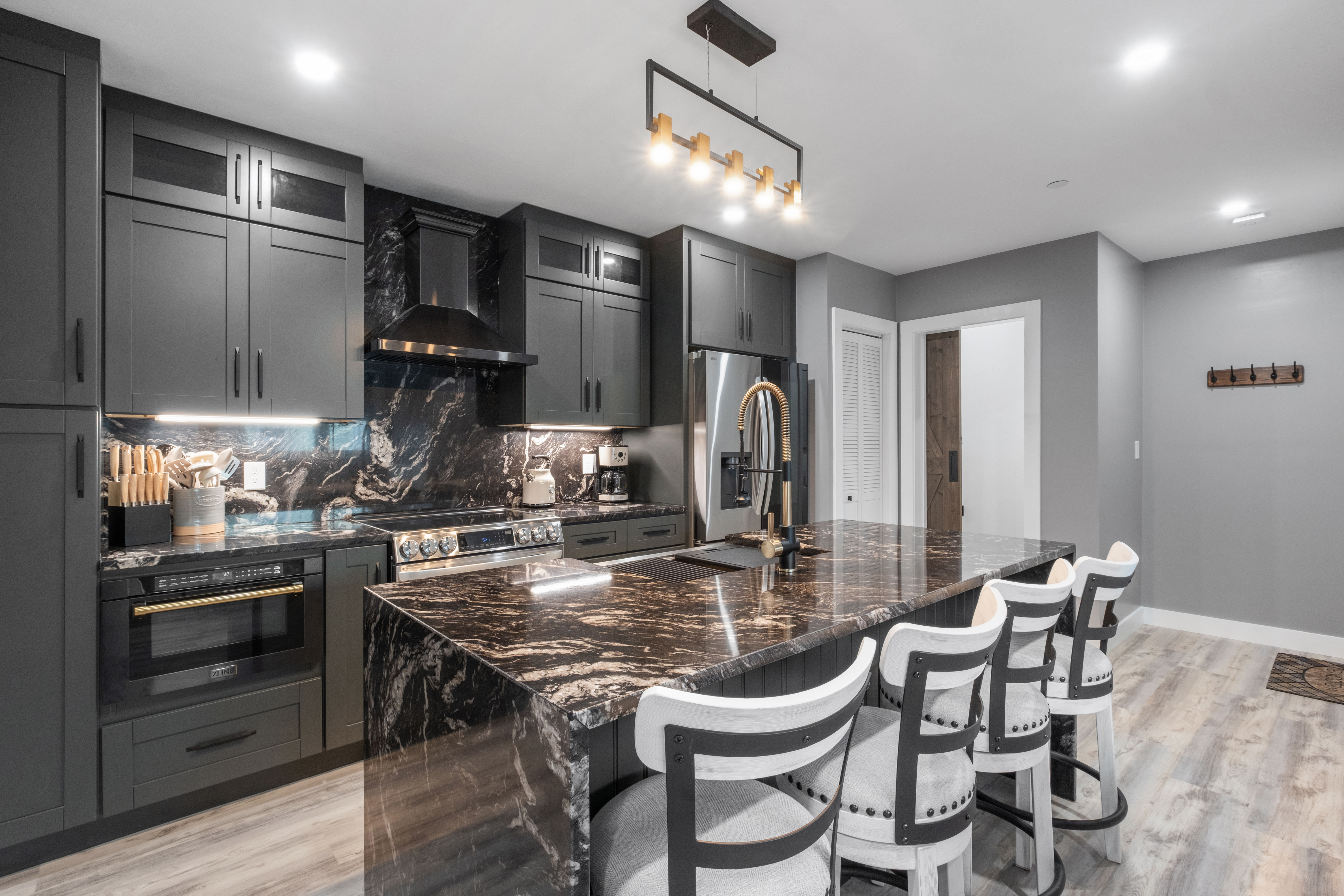 Stunning Beach Views And Open Living Spaces - Luxury Coastal Haven - Hampton Beach, NH
