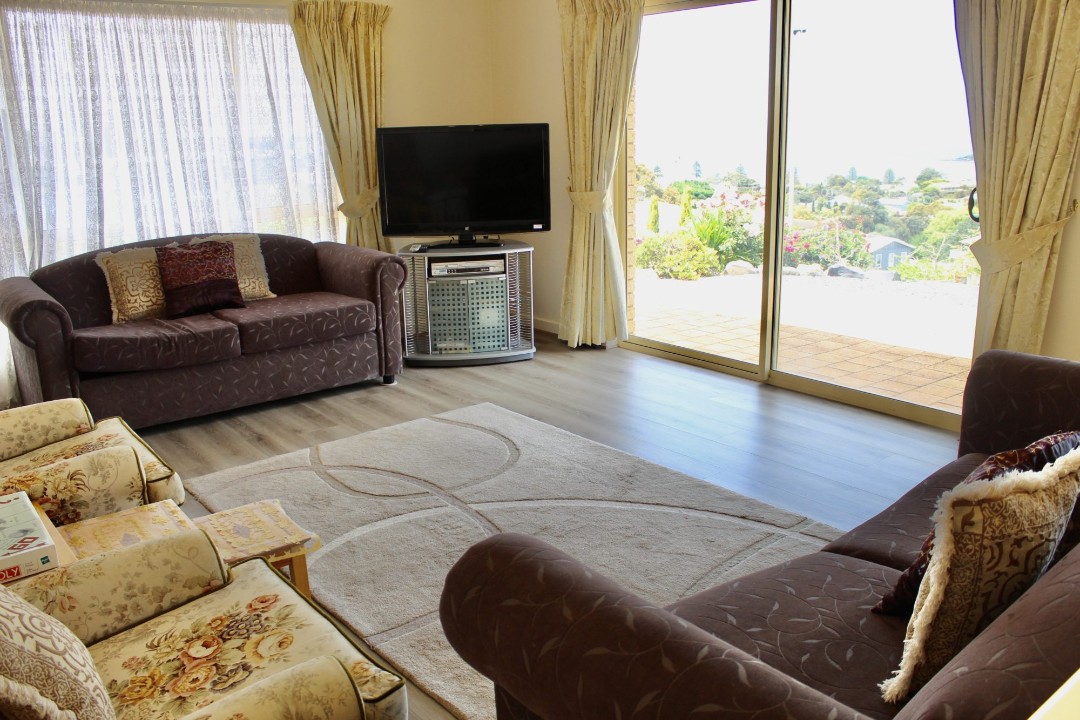 Two distinct living areas with indoor and outdoor entertaining options, ideal for both relaxation and socialisation.