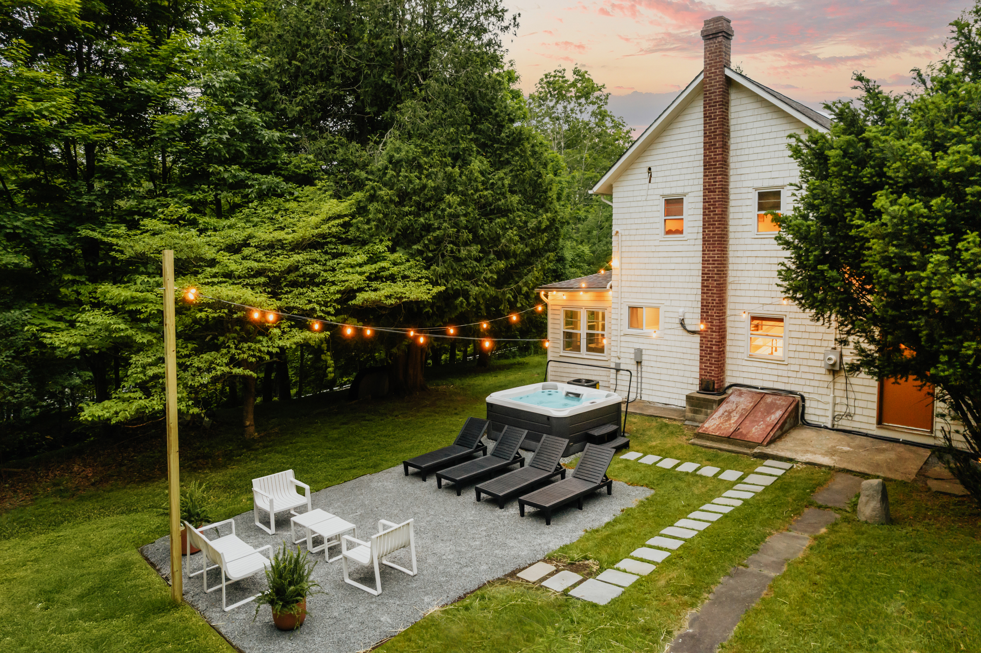 Roebling House • 1850s Cabin • Hot Tub • Fire Pit — Barryville, NY — vacation rental