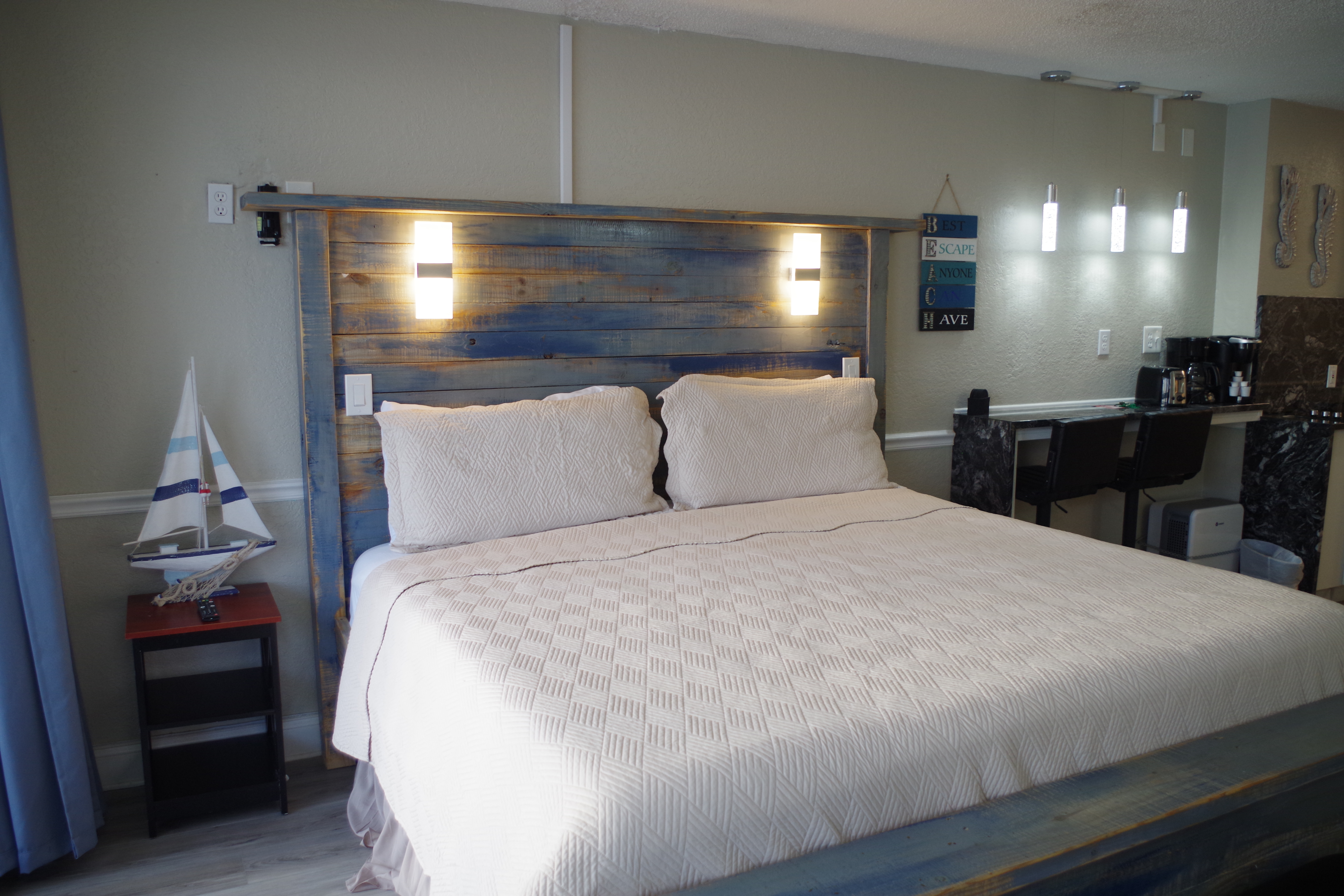 Ocean View And Heated Pool - Charming Beachfront Retreat - Daytona Beach, FL