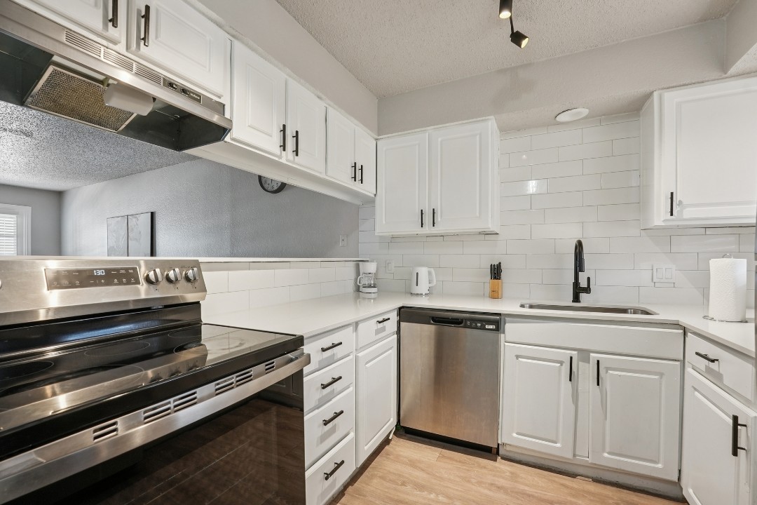 The Landry · Unit 306 2/2