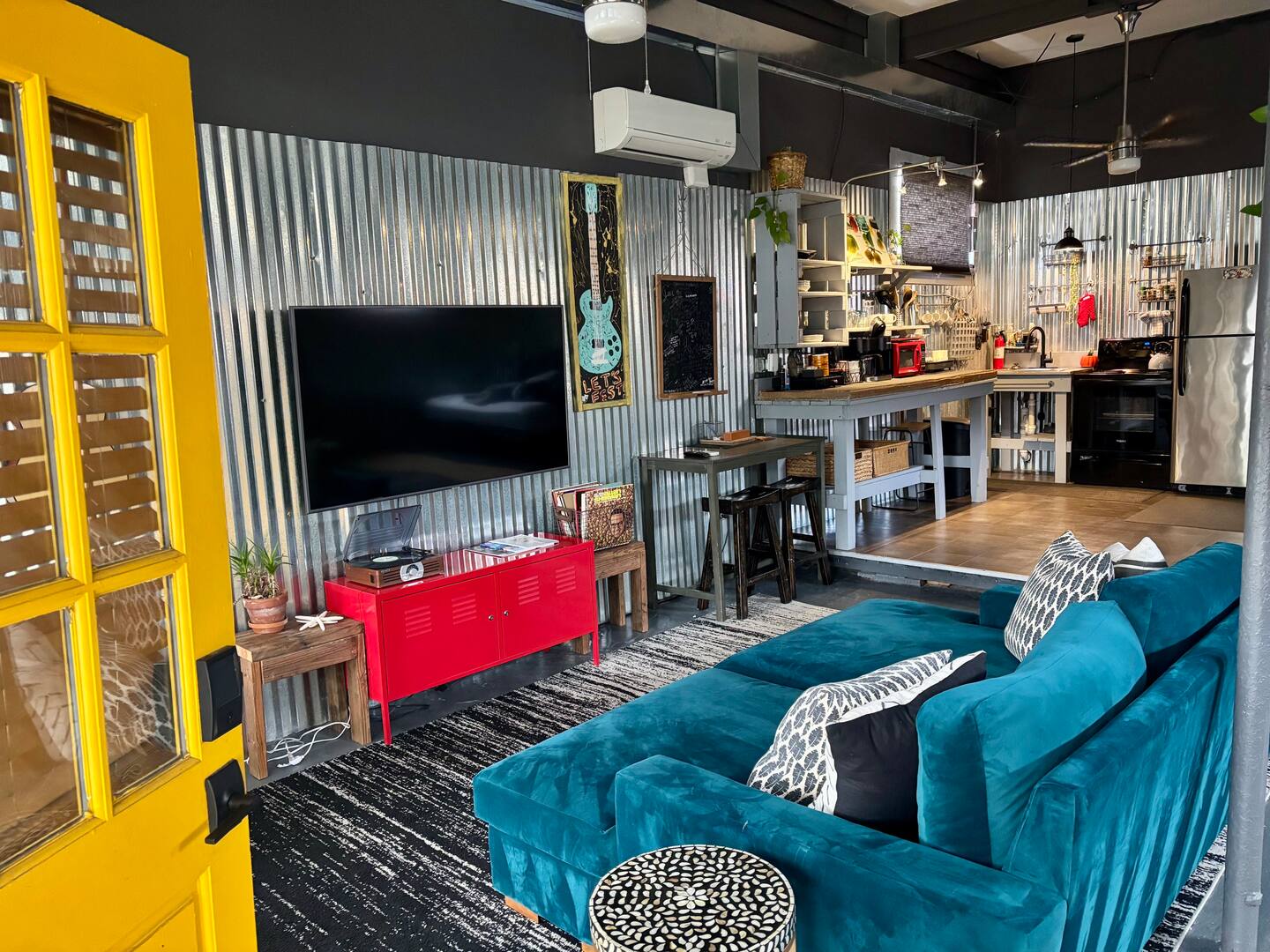 Simplicity Redefined: A sanctuary where comfort and style intertwine harmoniously.
A perfect place to stay!