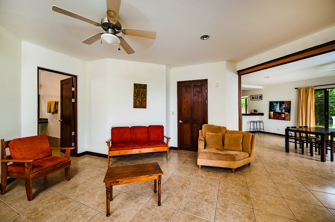 Spacious living room for groups in Tamarindo, with comfy seating ...