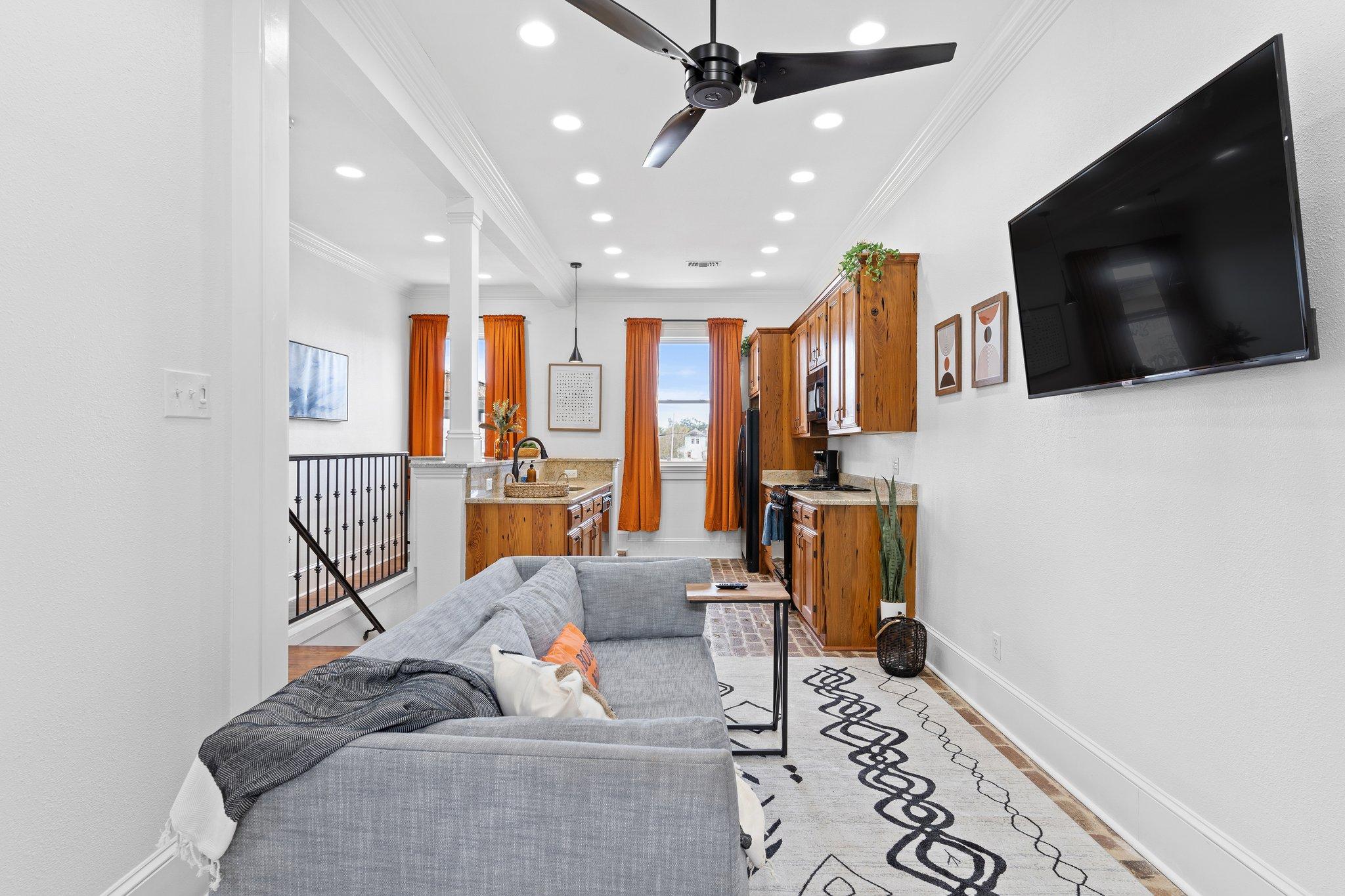 Mid-City Retreat • Private Balcony Stay