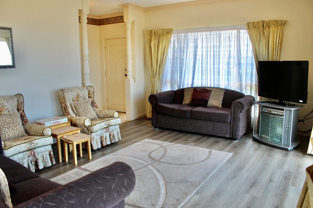 Two distinct living areas with indoor and outdoor entertaining options, ideal for both relaxation and socialisation.