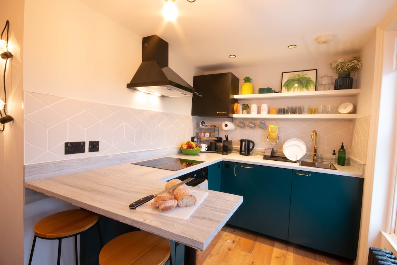 Flat 4, 6 Trinity SQ  photo 3