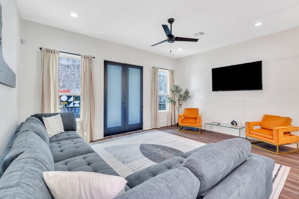 Event Weekend Hub • Mid-City Balcony Stay