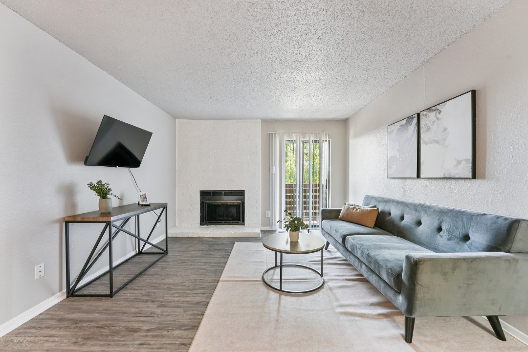 The Landry · Unit 326 2/2