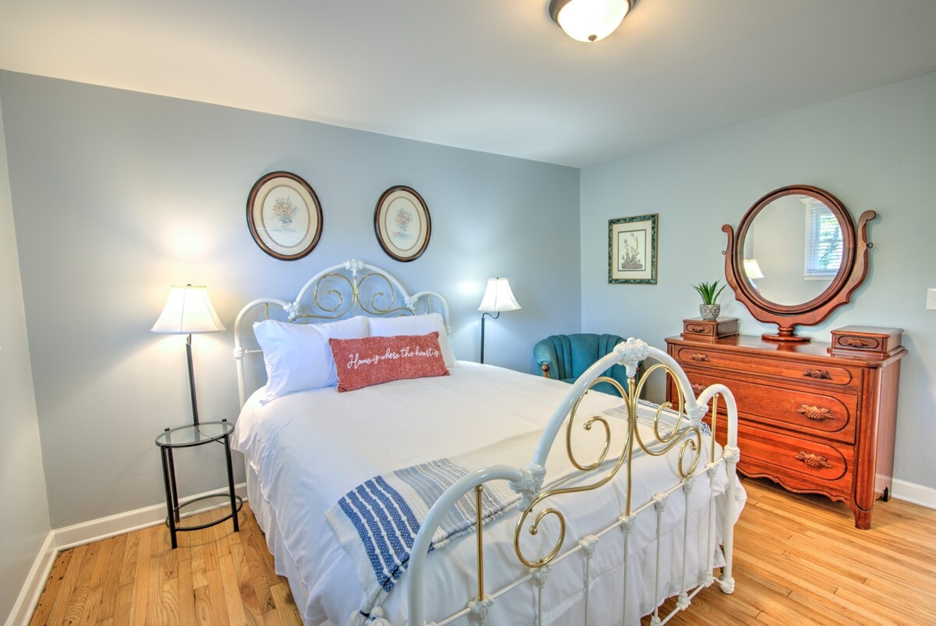 Charming Family Gem ~ Close to State Street ~ Pkg! photo 2