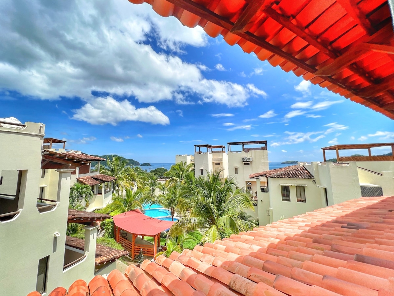 Oceanview Rooftop Patio - 5 Pools - Walk to Beach — Playas del Coco, Provincia de Guanacaste — vacation rental