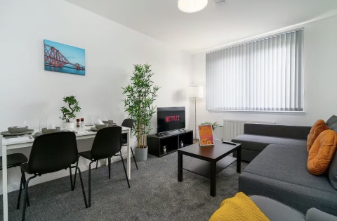 Vacant Nests | The Northmuir |  Wi-Fi | Sleeps 6 — Wishaw, Scotland — vacation rental
