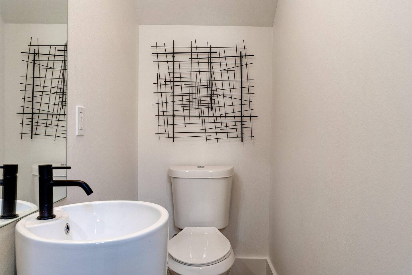 Even the half bath is styling! (Bathroom .5/3.5)