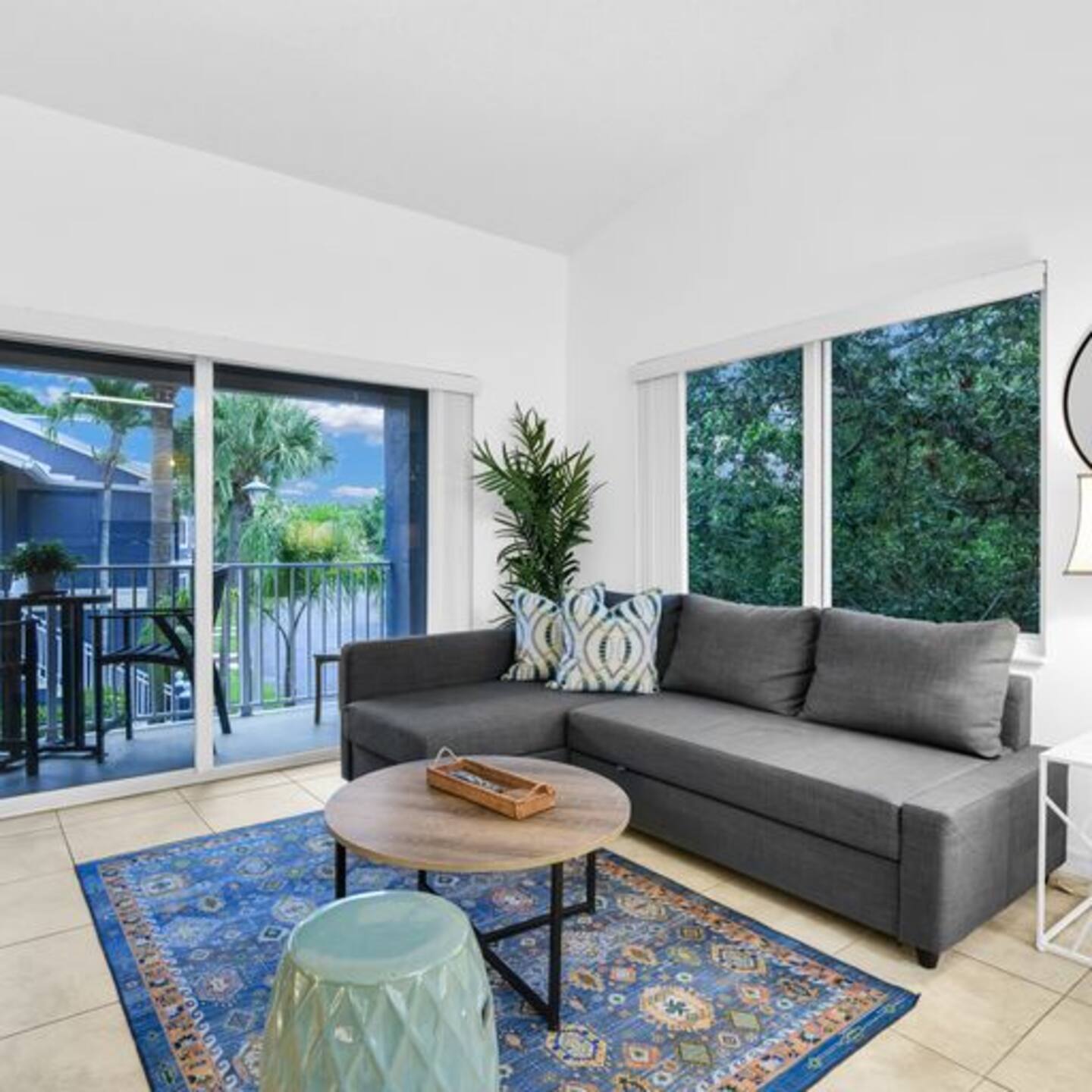 360D – Stylish Top-Floor Corner 2BR in West Boca in Boca Raton, FL