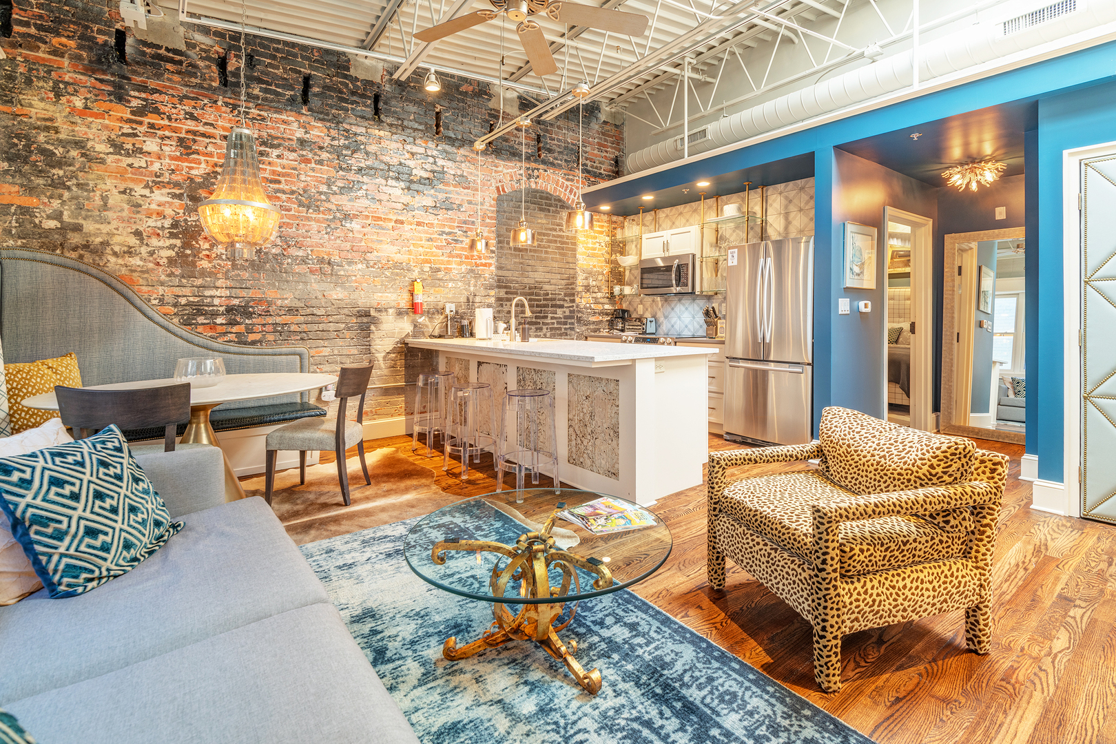 80 LEX 203 Eclectic Industrial Apt in Asheville, NC