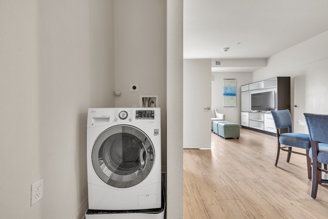 Simplicity At the Rim · Unit 1102  1102 3/2