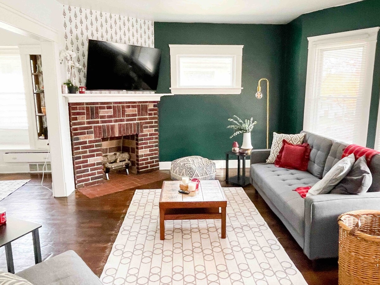 West Cleveland - Remodeled Apartment Pets Welcome - Cleveland