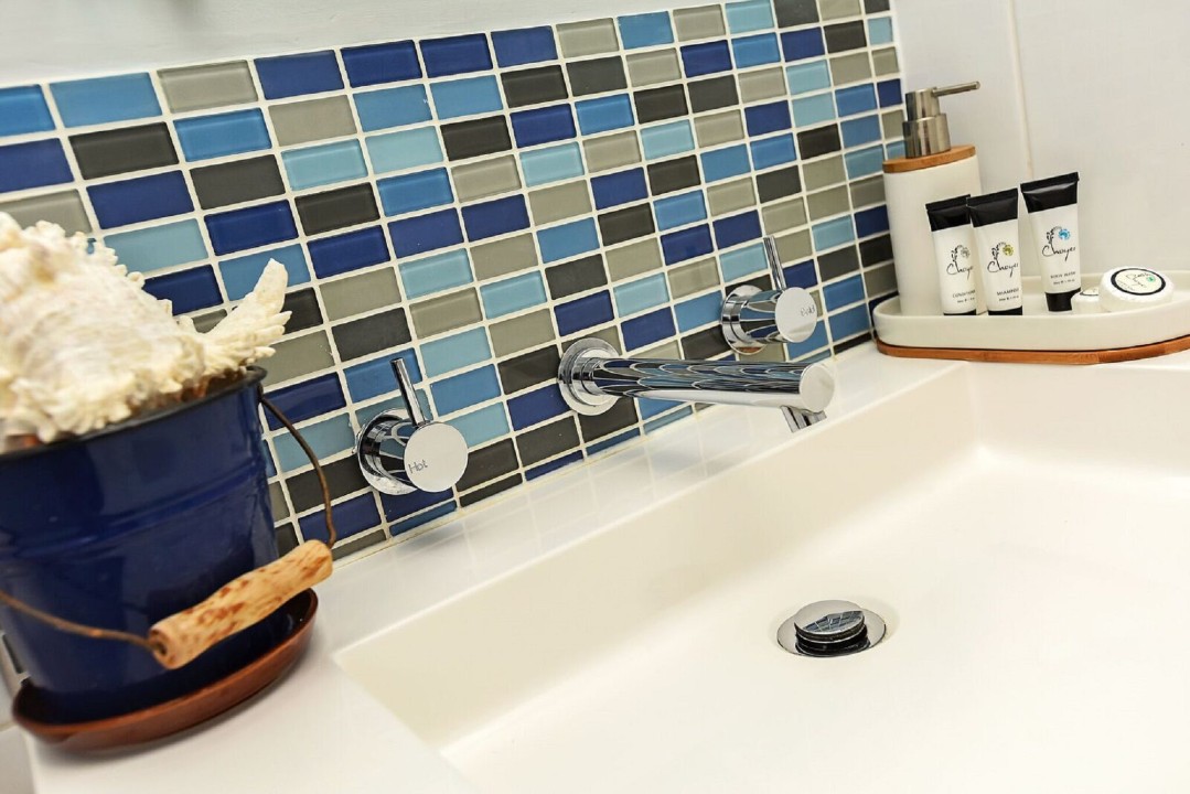 To get you started, we provide a small selection of basic supplies and welcome amenities upon check-in. These typically include essentials such as toilet paper, soap, shampoo, and a few other household basics. Please note that these items are provided as a complimentary starter pack and are not replenished throughout your stay