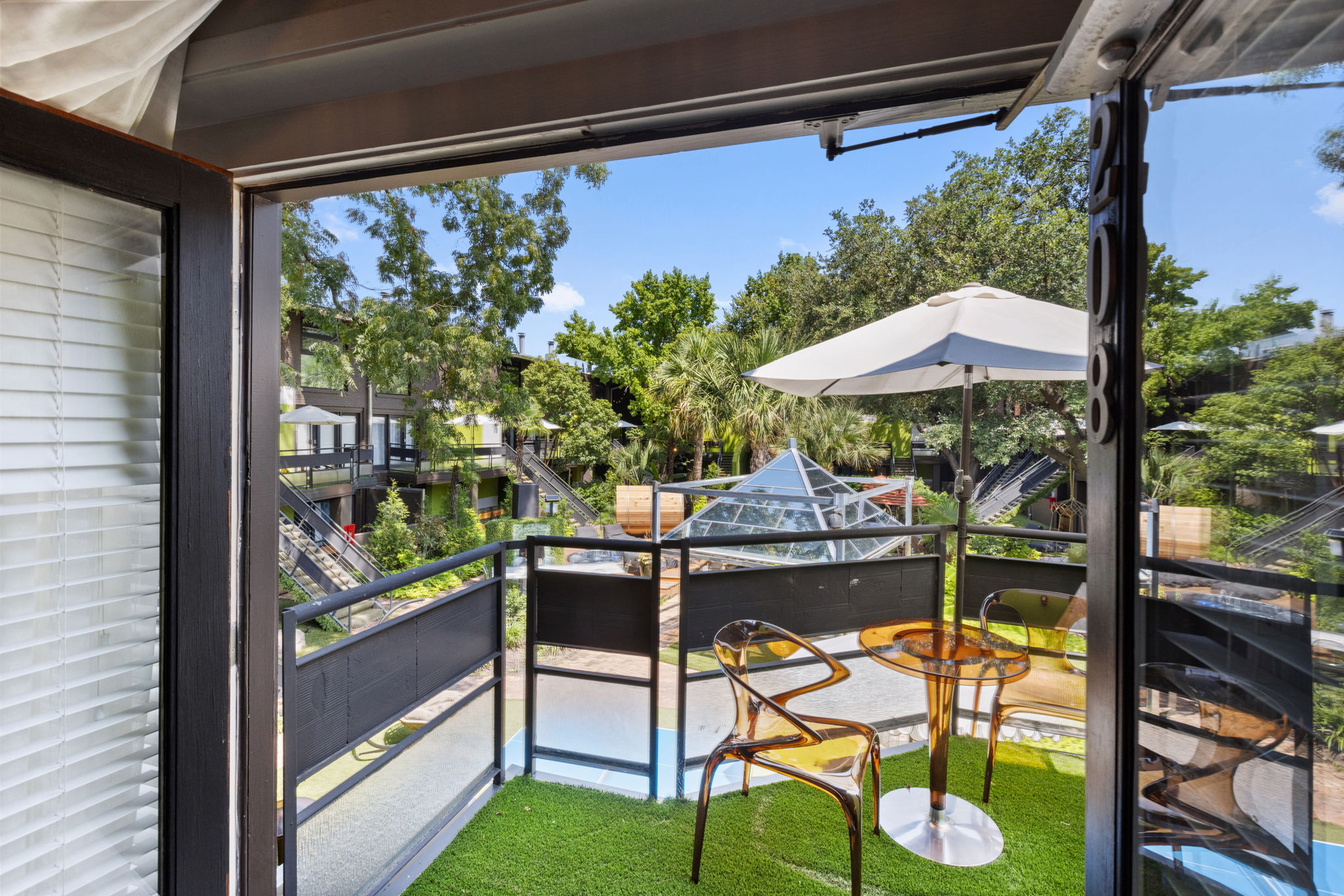 6011-202 (1BD/LOFT/1.5BTH/2B) photo 3