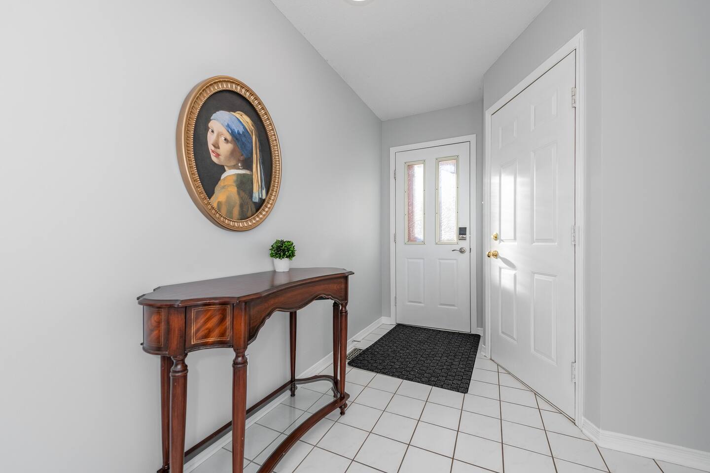 The Victorian Central:  furnished mid-term rental photo 4