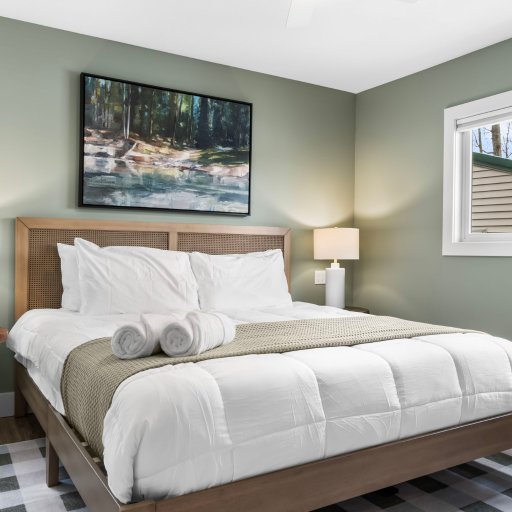 Bedroom 1 — King bed with en-suite bath
