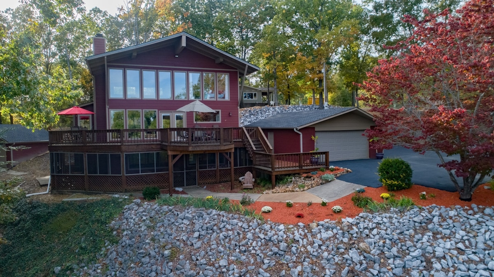 Vacation Rental Kentucky Lake Chalet Private Dock / Hot Tub