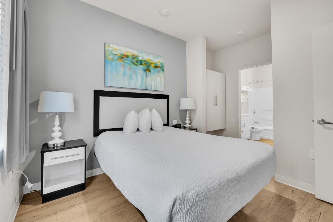 2 Bedrooms · Signature layout