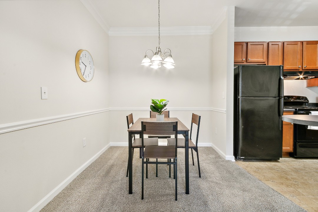 The Verandas, 2325 Calgary Crescent, · Unit 1/1