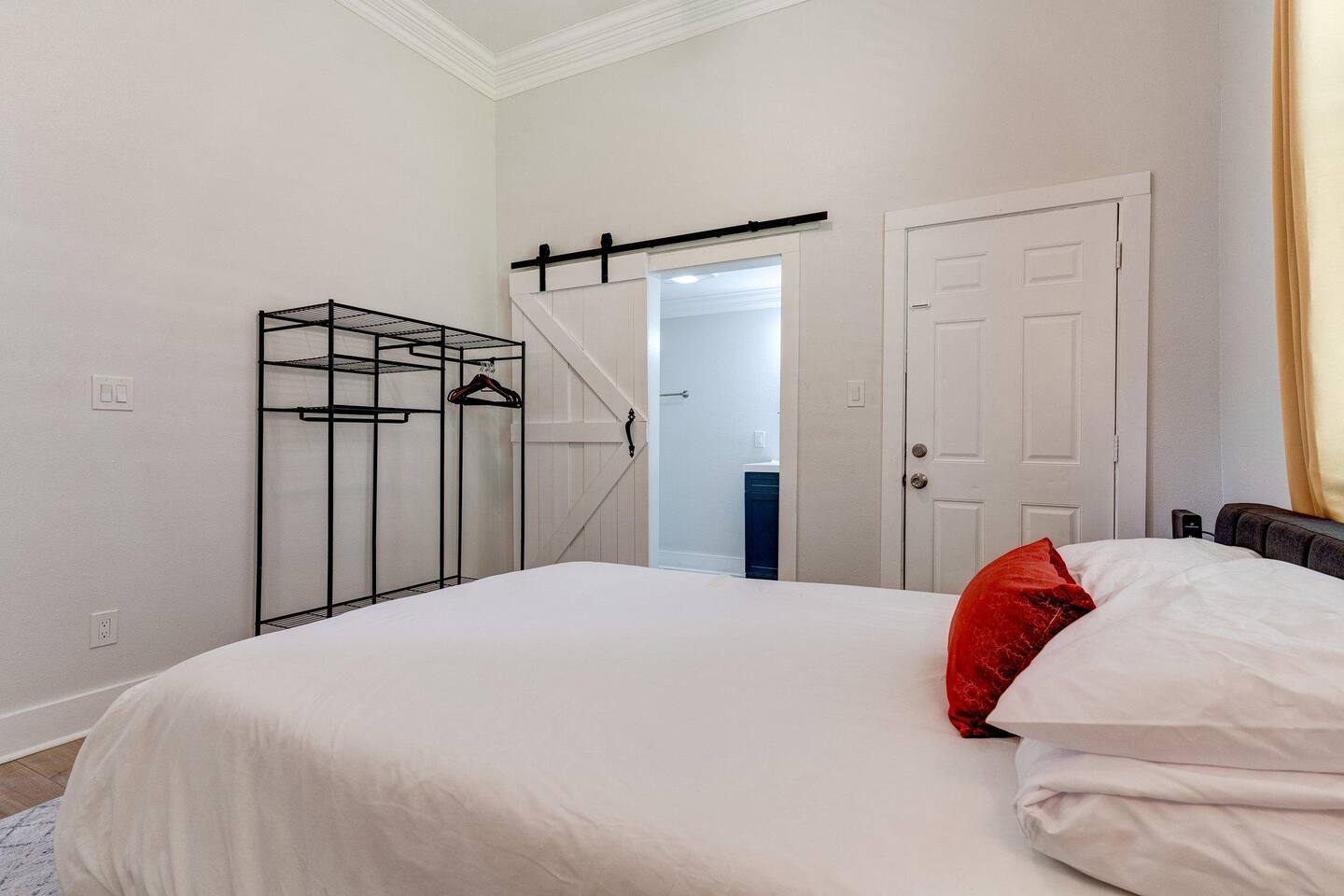 Master Bedroom with en suite bathroom