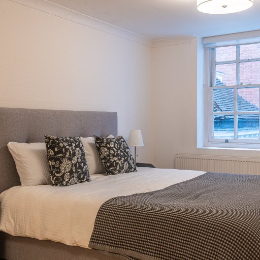 1BR Cannon Street Stay Sleeps 4 By Plotseeker
