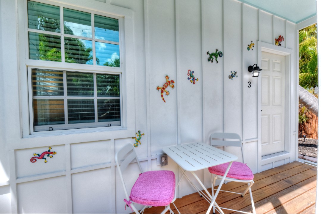 1/1 Cottage close to Duval st. — Front Porch