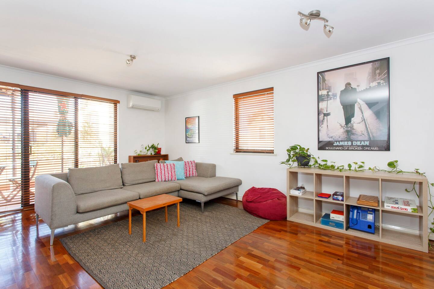Esplanade Villa Retreat · by the Norfolk Pines — Fremantle, WA — vacation rental