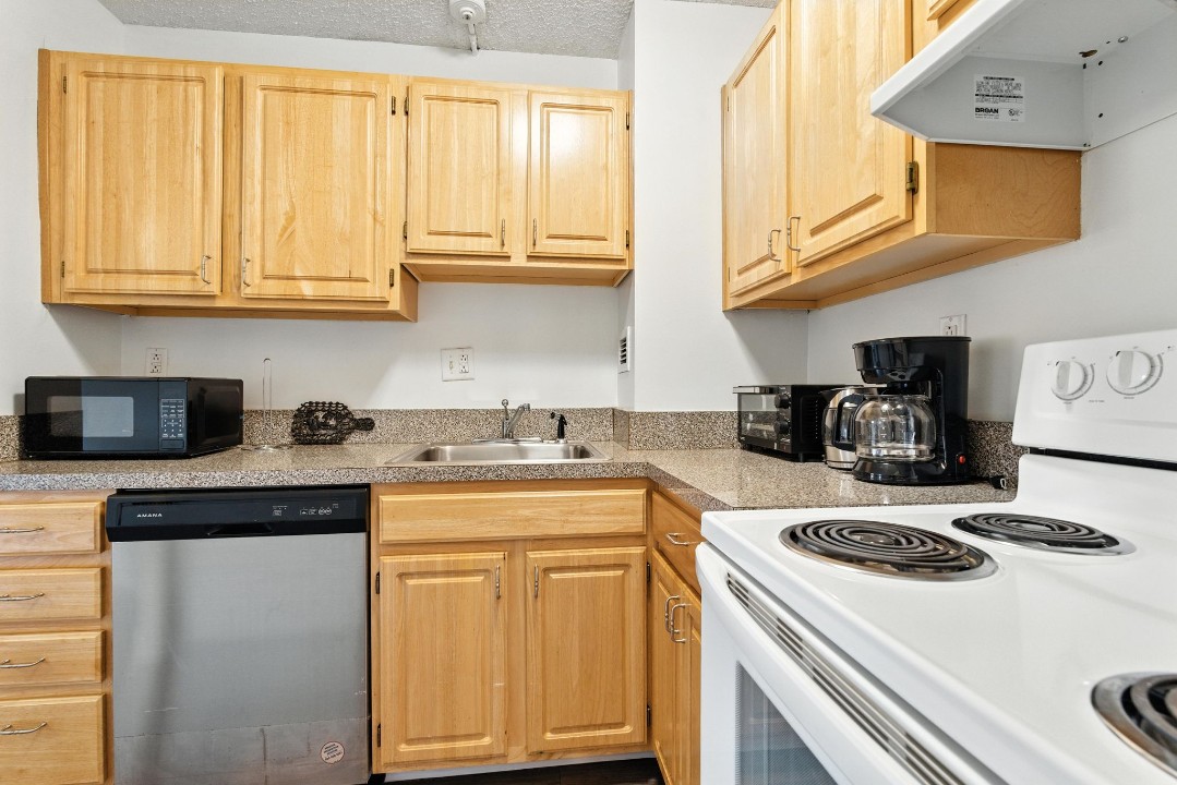 Legacy at Imperial Village · Unit 608 1/1