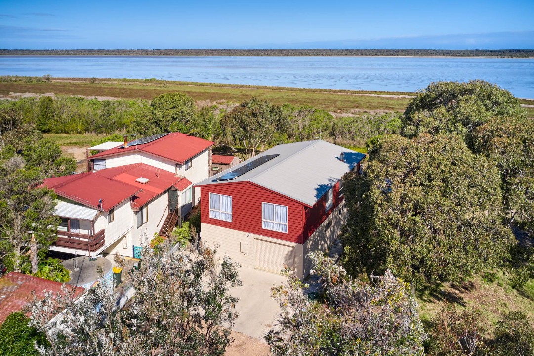 Escape to Lakeside - 