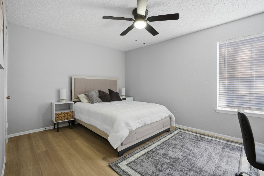 2 Bedrooms · Signature layout