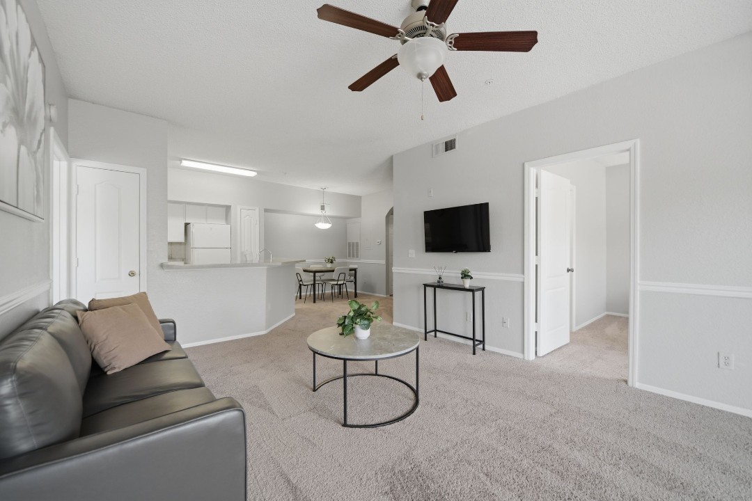 Avenue · Unit at Winter Springs 27-307 2/2