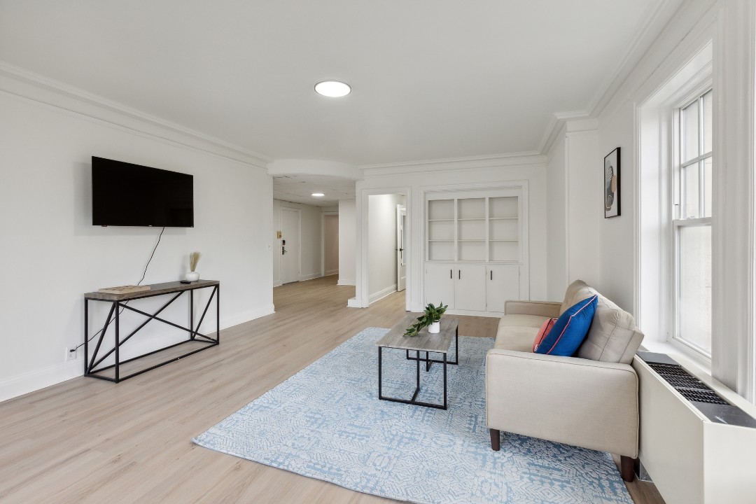 on East, 419- · Unit 111  1/1