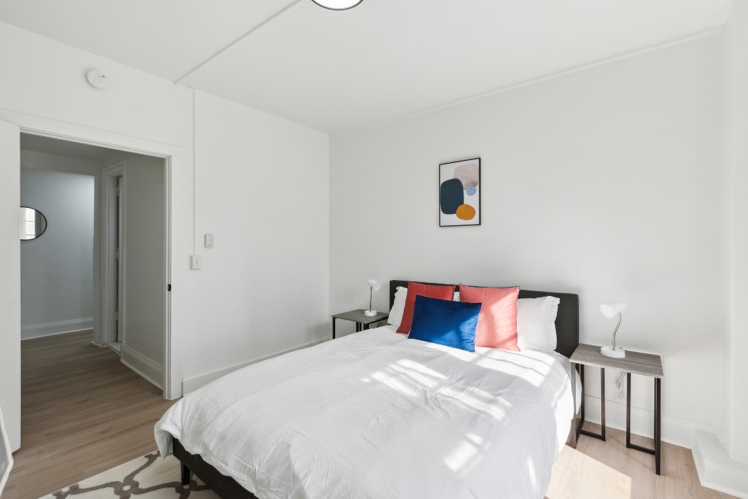 on East, 636- · Unit 111  1/1