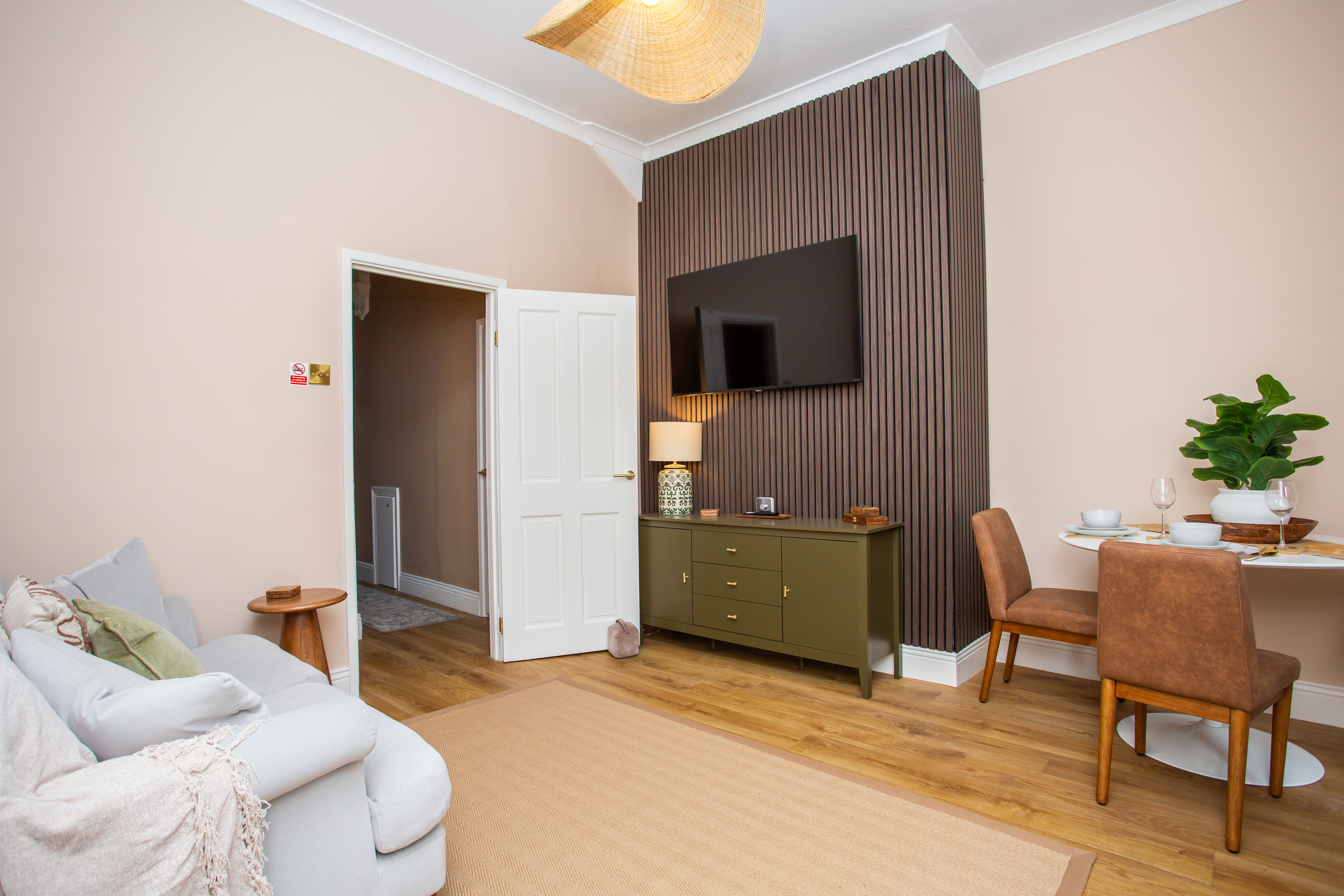 Vacant Nests | Stylish 2BR Coastal Flat | Parking  — Whitley Bay — vacation rental