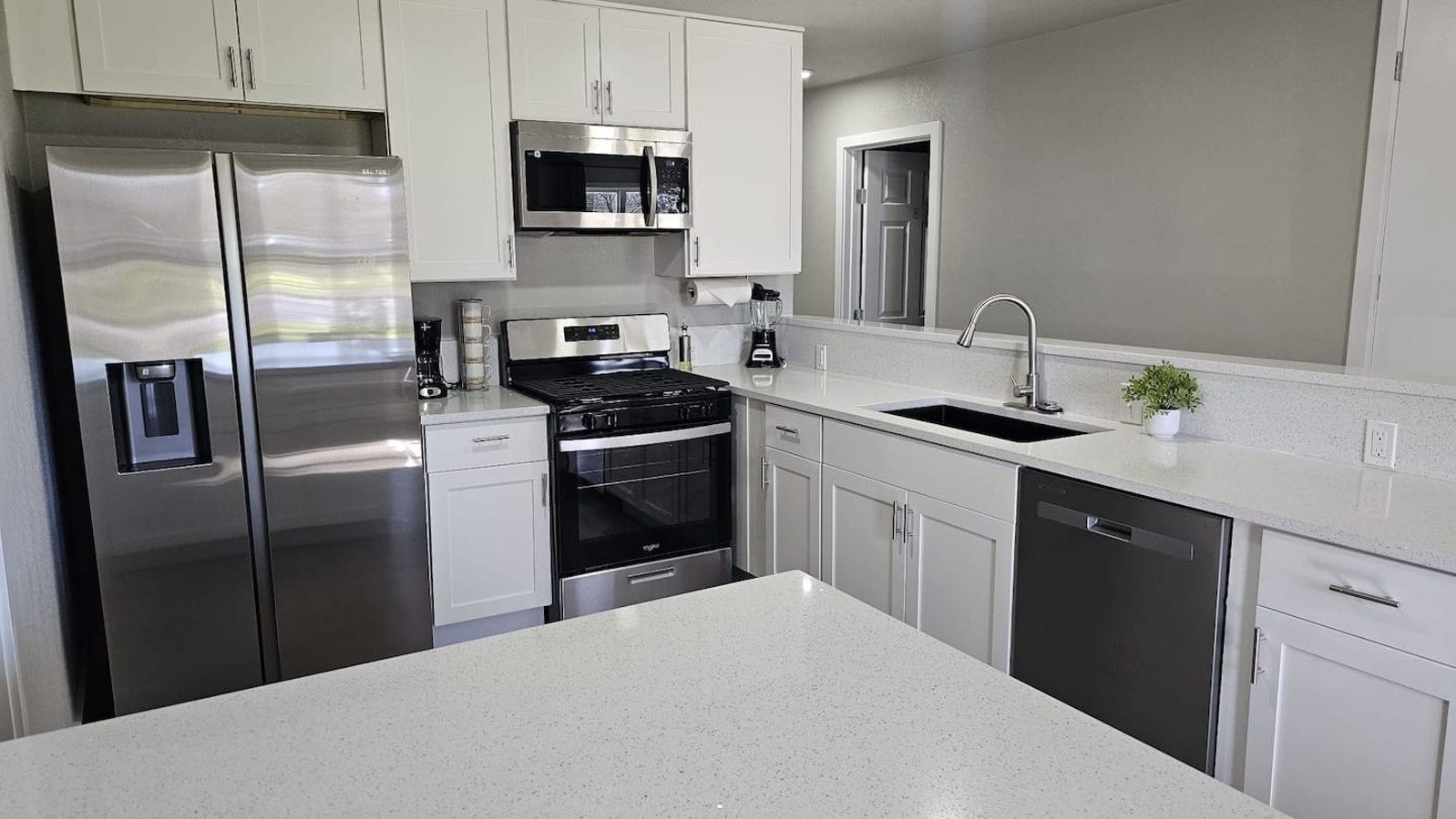 Spacious Home Near Downtown 4 Br/3 Baths - Austin, TX