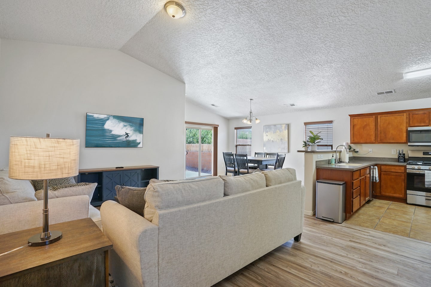 Charming Retreat With Fenced Yard And Spacious Kitchen - Inviting Oasis - Rio Rancho, NM