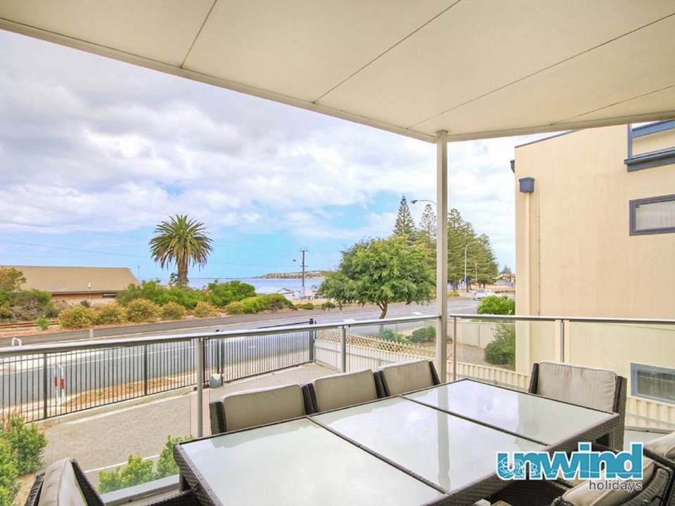 Positioned in one of South Australia's favourite holiday destinations, Block Escape Apartment No 1 is designed with simplicity and ease of use in mind