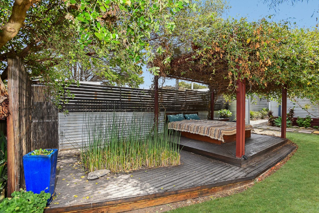A charming Balinese-style garden nook and hot/cold outdoor shower enhance the coastal vibe and provide the perfect post-beach rinse-off experience.