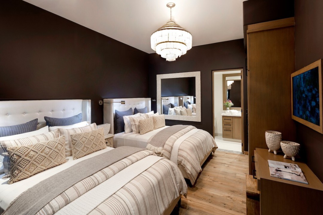 Guest bedroom with 2 queen beds