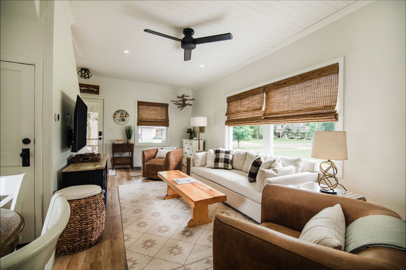Kingfisher Cottage: Walk To Town - Boyne City, MI