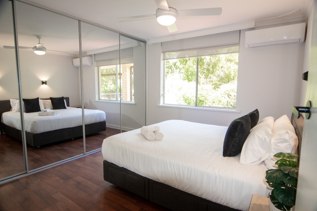 Spacious 5-Bedroom Layout – Sleeps up to 11
Includes a master suite with ensuite and built-in robes plus four additional well-appointed bedrooms to cater to large families or group bookings.